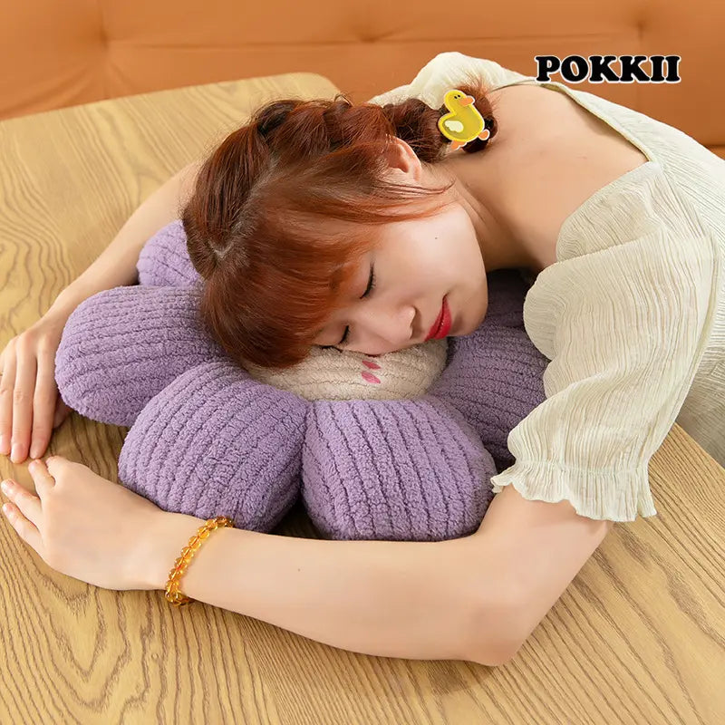 Petal Plush Cushion – Soft Flower-Shaped Seat & Pillow - POKKII